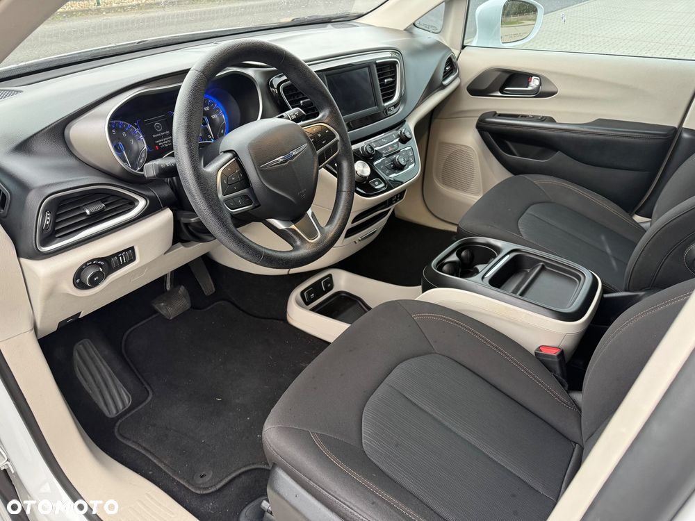 Chrysler Pacifica - 8