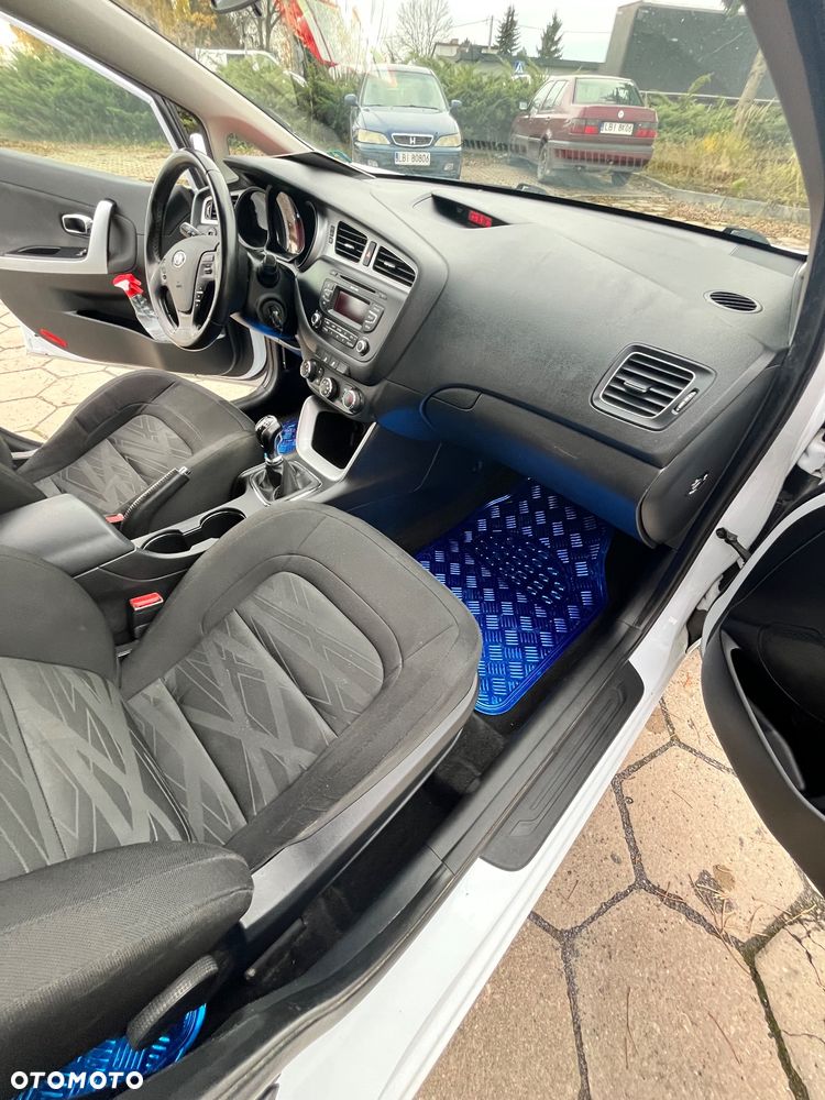 Kia Ceed 1.6 CRDi 128 ISG SW Vision - 18