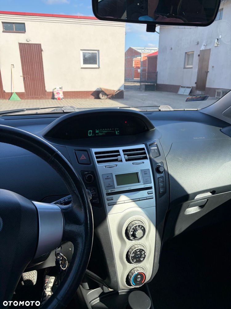 Toyota Yaris - 6