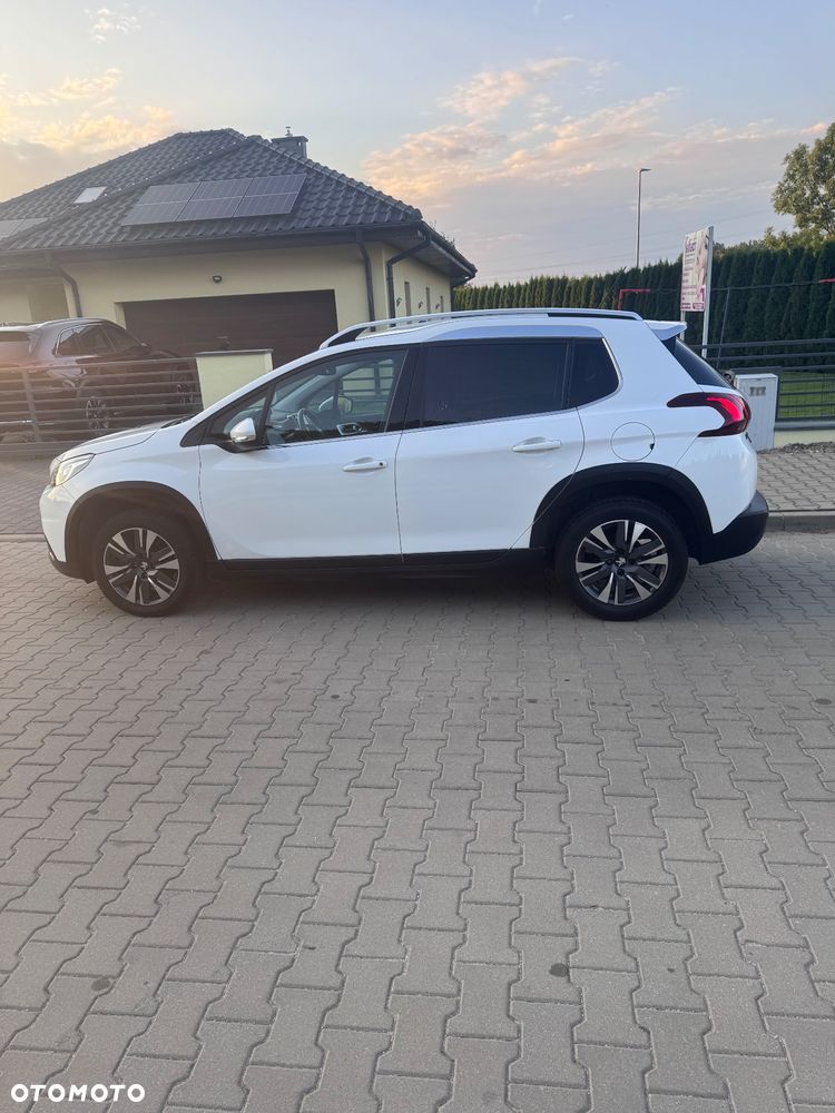 Peugeot 2008 1.2 Pure Tech Style S&S EAT6 - 4