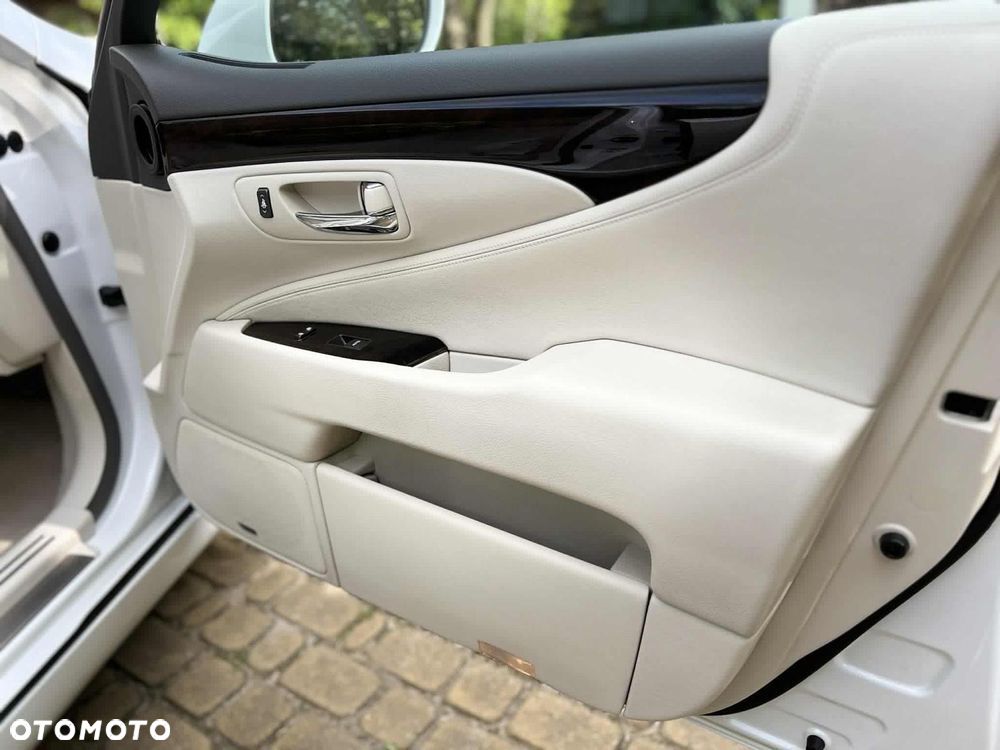 Lexus LS 460 Elite - 22