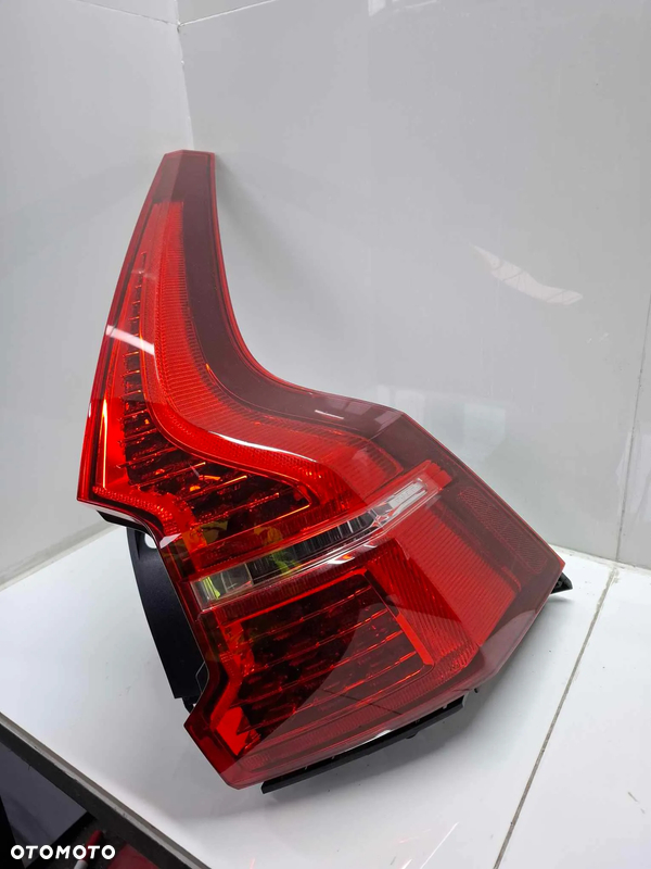 LAMPA TYLNA PRAWA TYŁ VOLVO XC60 II 17- LED 32228915 ŁADNA