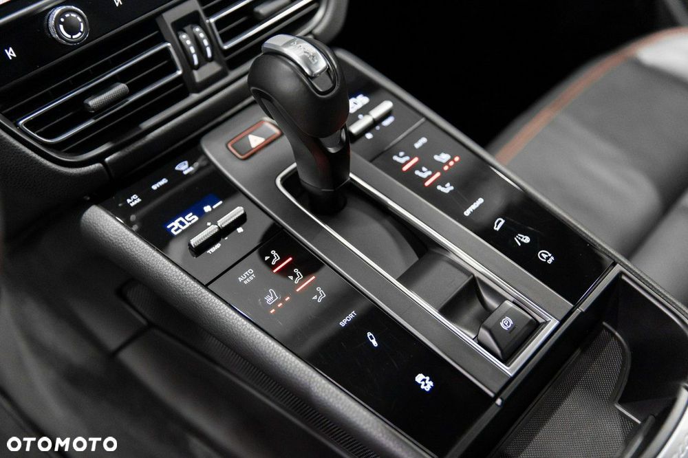 Porsche Macan Standard - 30