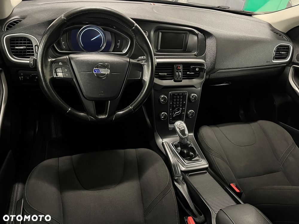 Volvo V40 D2 - 13