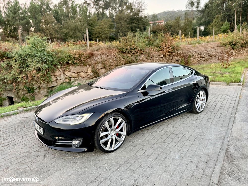 Tesla Model S - 21