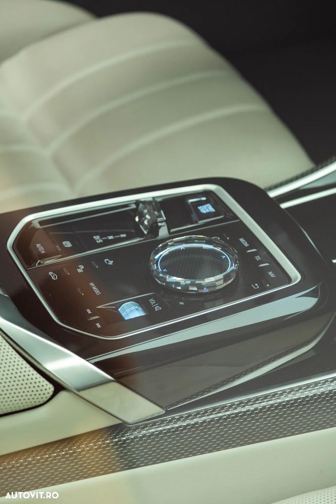 BMW Seria 7 740d xDrive MHEV - 17