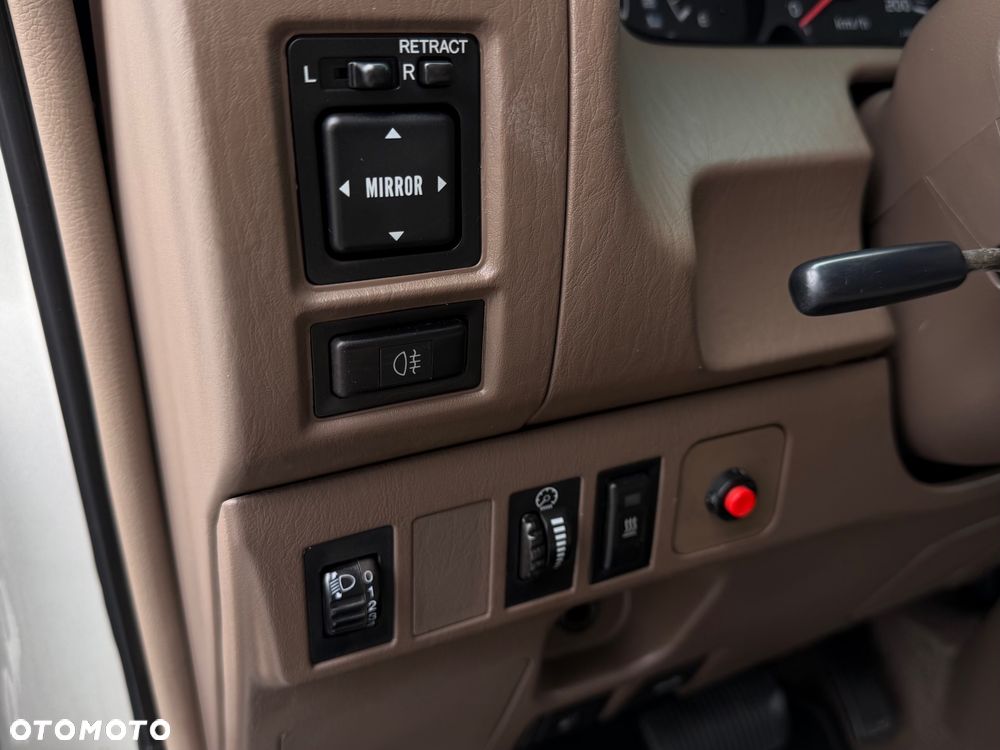 Toyota Land Cruiser - 18