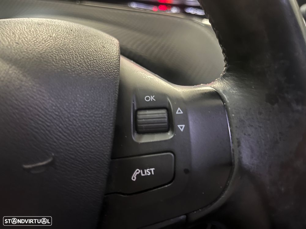 Peugeot 2008 1.2 VTi Allure - 24