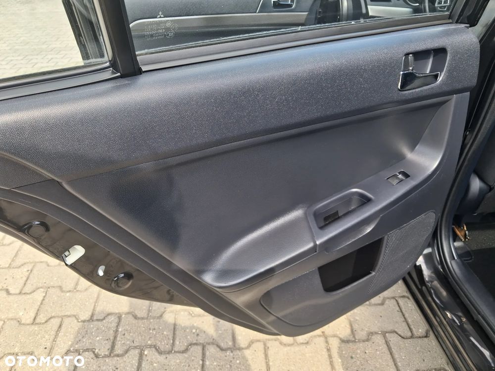 Mitsubishi Lancer 1.6 Intense - 24