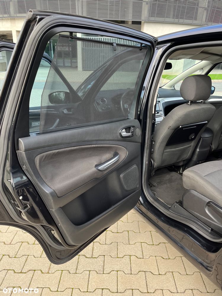 Ford S-Max - 11