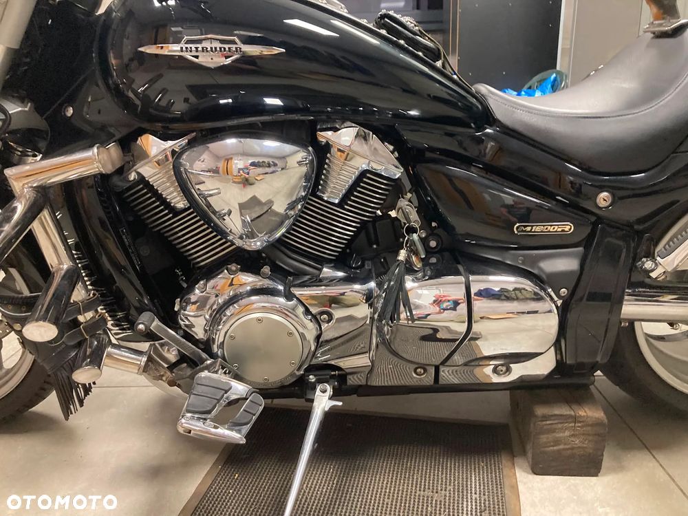 Suzuki Intruder - 19