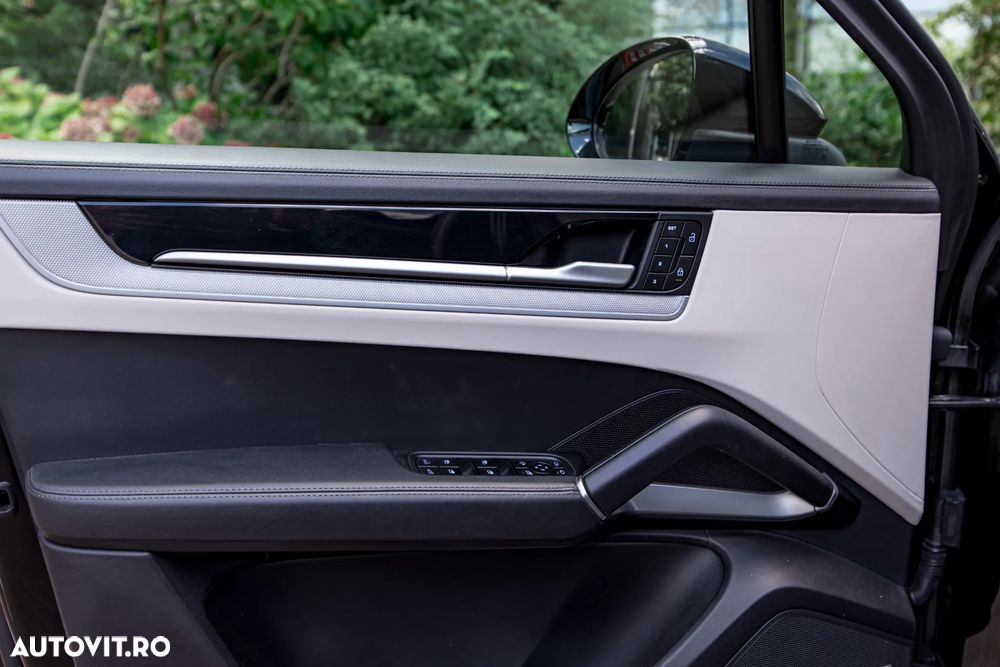 Porsche Cayenne - 19
