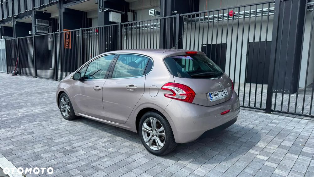 Peugeot 208 - 17