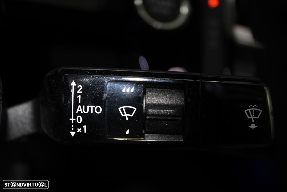 Peugeot e-3008 73 kWh Allure — fotografia 18