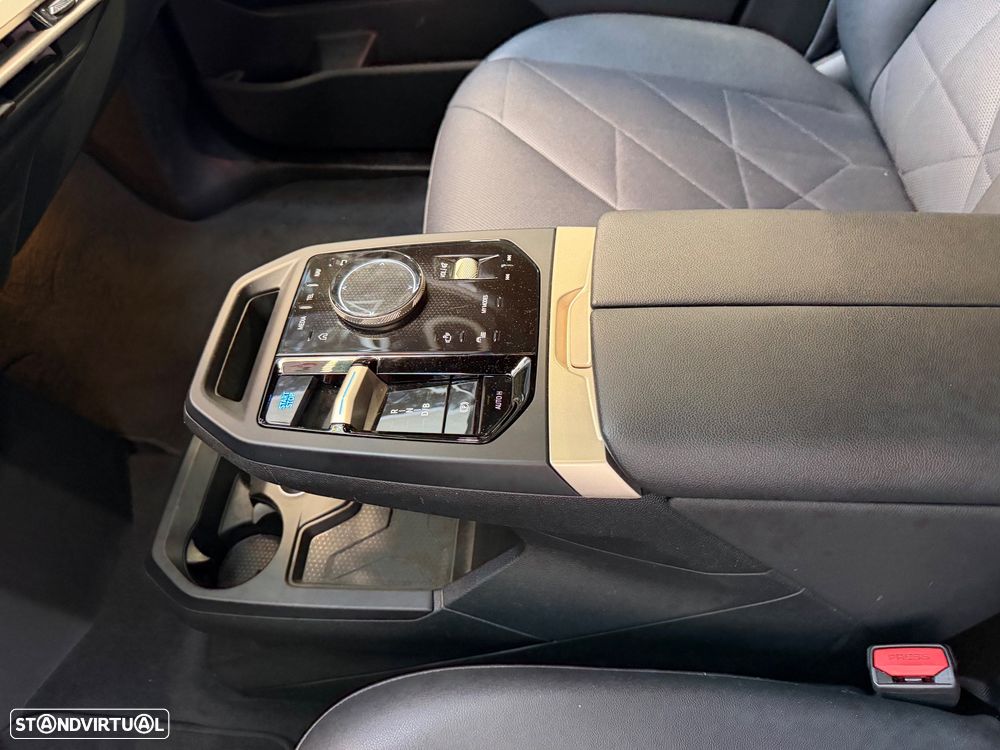 BMW iX xDrive 50 Pack Desportivo - 24