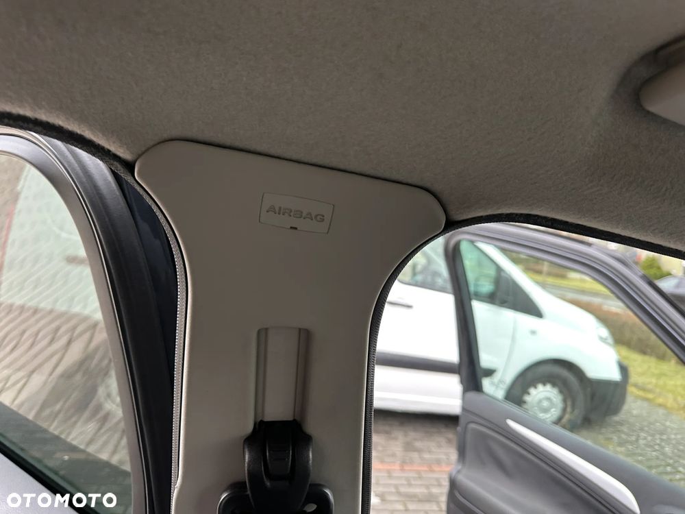 Ford S-Max 2.0 TDCi DPF Ambiente - 23