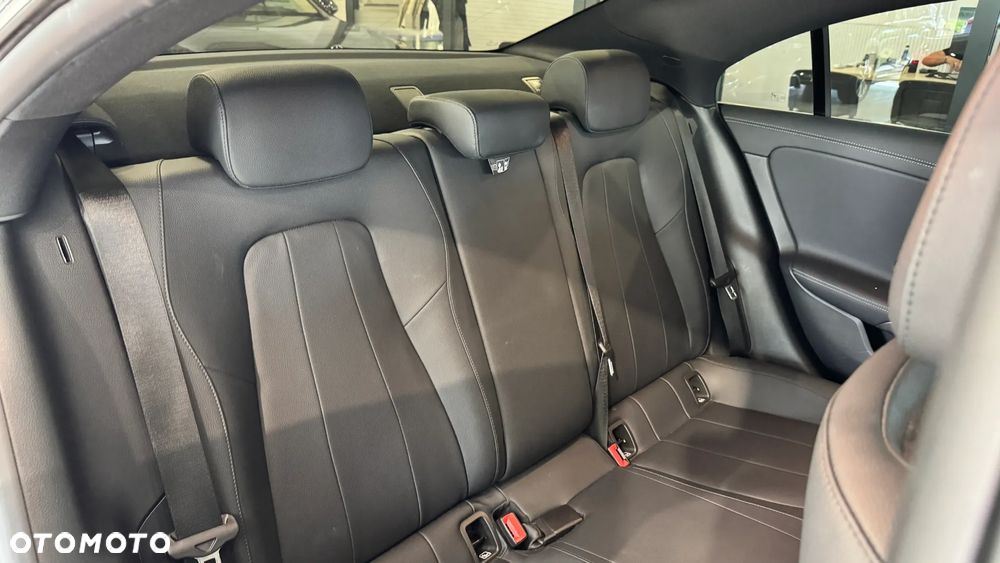 Mercedes-Benz CLA 180 Progressive 7G-DCT - 33