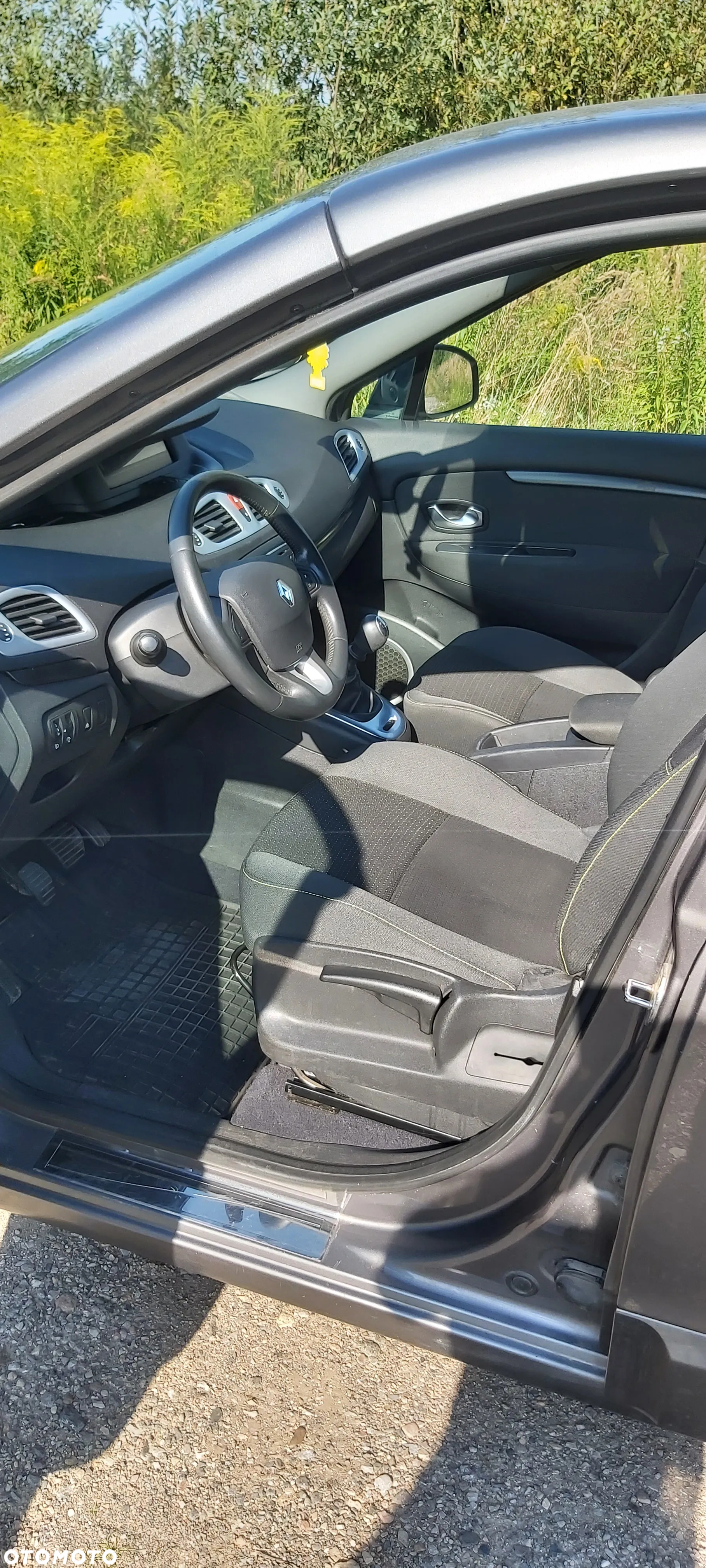 Renault Grand Scenic - 10