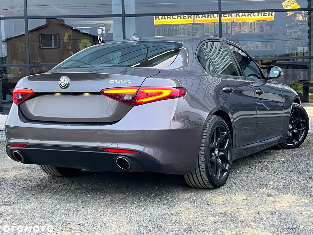 Alfa Romeo Giulia 2.0 Turbo Business - 4