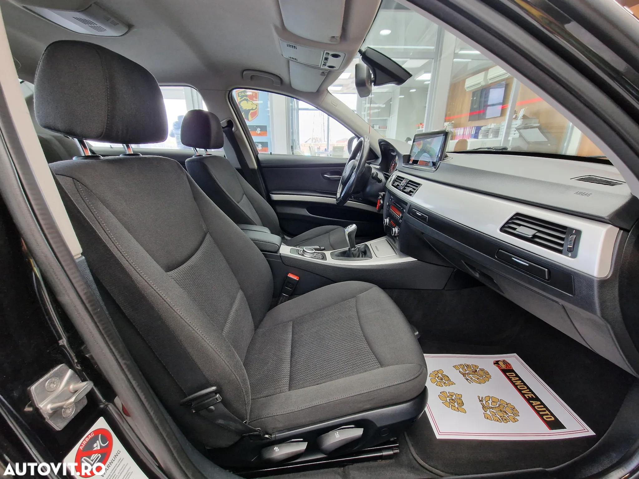BMW Seria 3 318d - 14