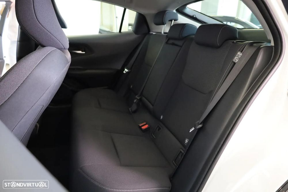Toyota Prius 2.0 Plug-in Luxury - 29