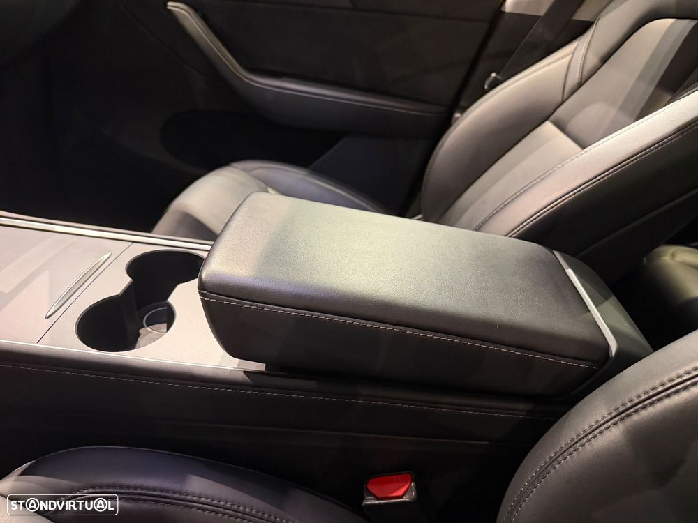 Tesla Model Y Long Range Dual Motor AWD - 19