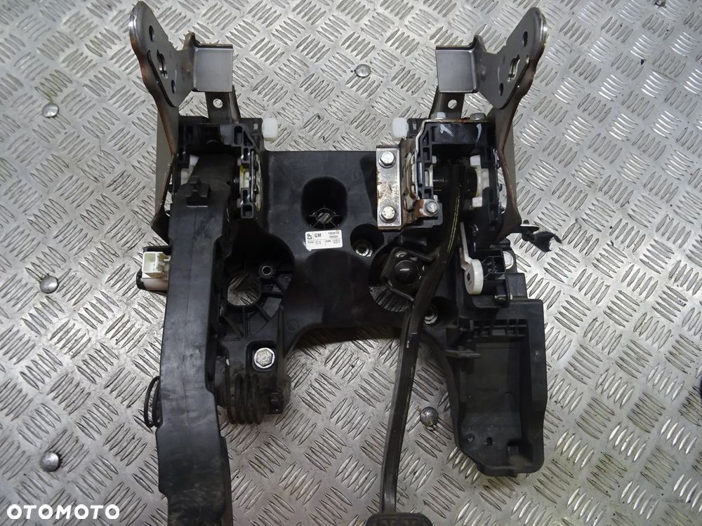 OPEL INSIGNIA SILNIK 2.0 CDTI 160KM Z177 PEDAŁY SPRZĘGŁA HAMULCA 13228166 - 2