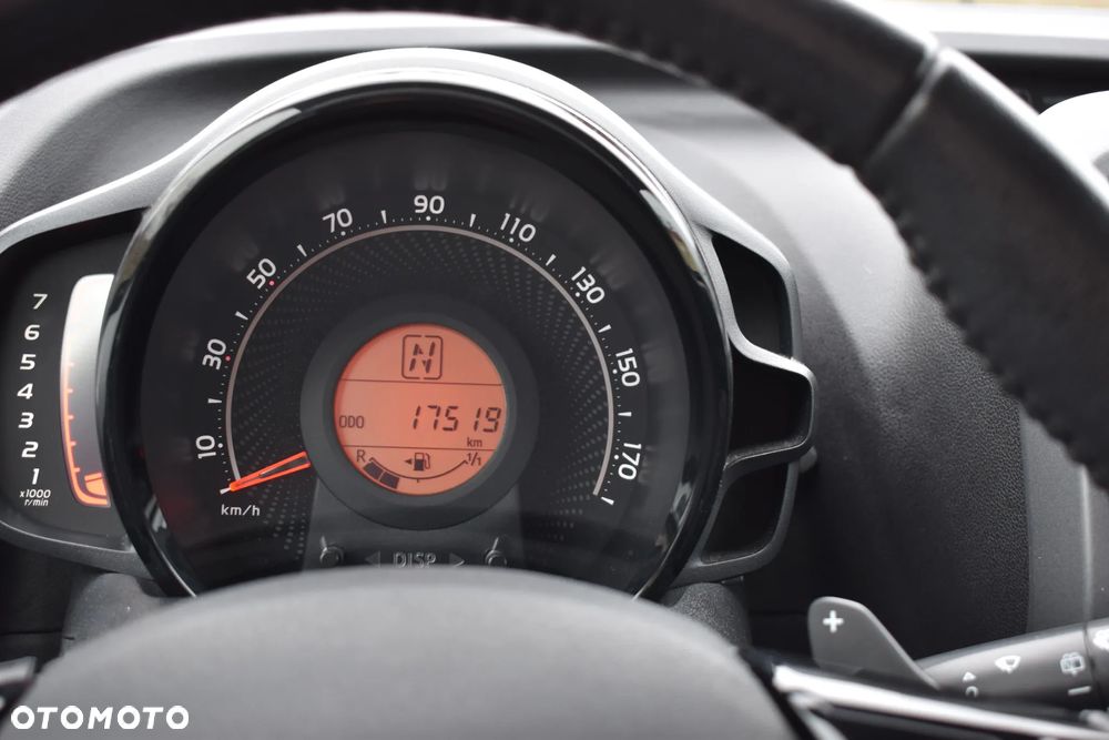 Toyota Aygo x.shift x-play connect - 39