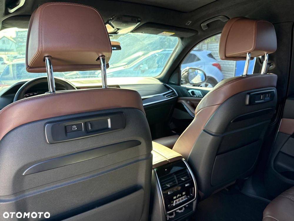 BMW X7 M50d sport - 17