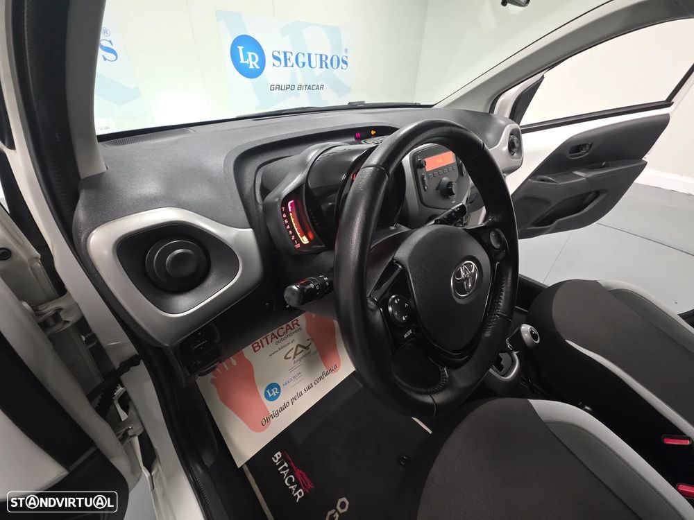 Toyota Aygo 1.0 X-Play Plus MM - 37