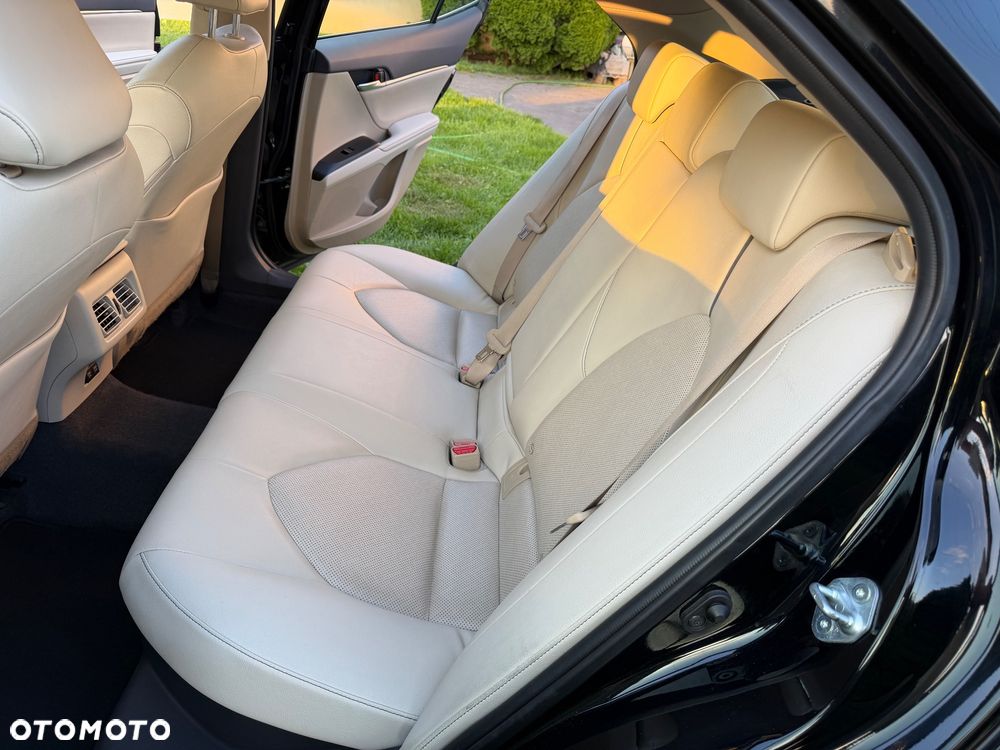 Toyota Camry - 24