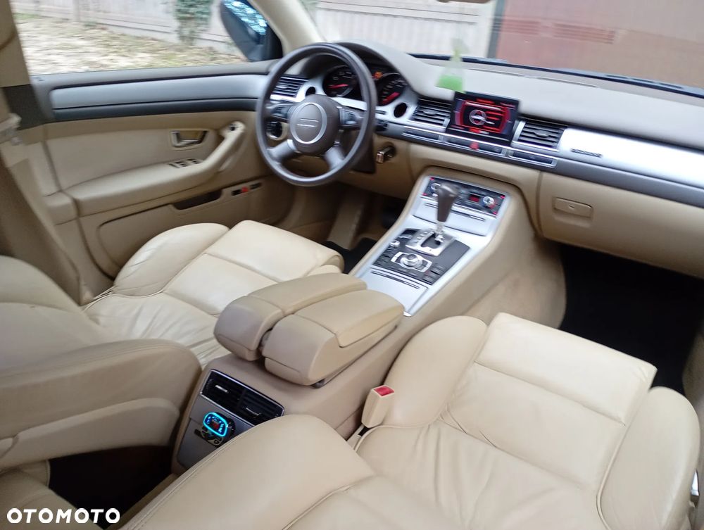 Audi A8 4.2 Quattro - 37