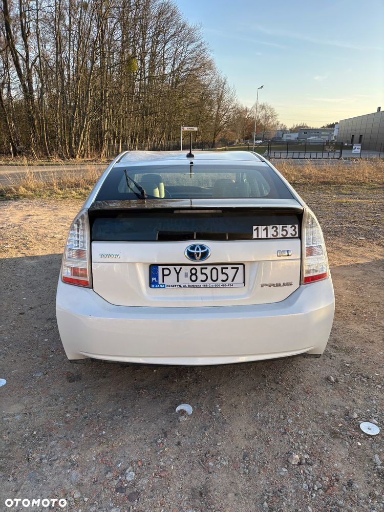 Toyota Prius - 4