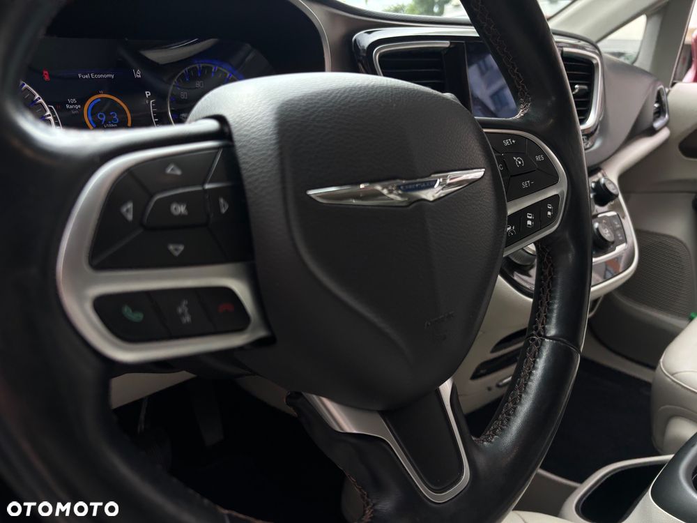 Chrysler Pacifica - 30