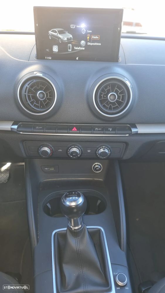 Audi A3 Limousine 1.6 TDI Business Line Attraction - 6