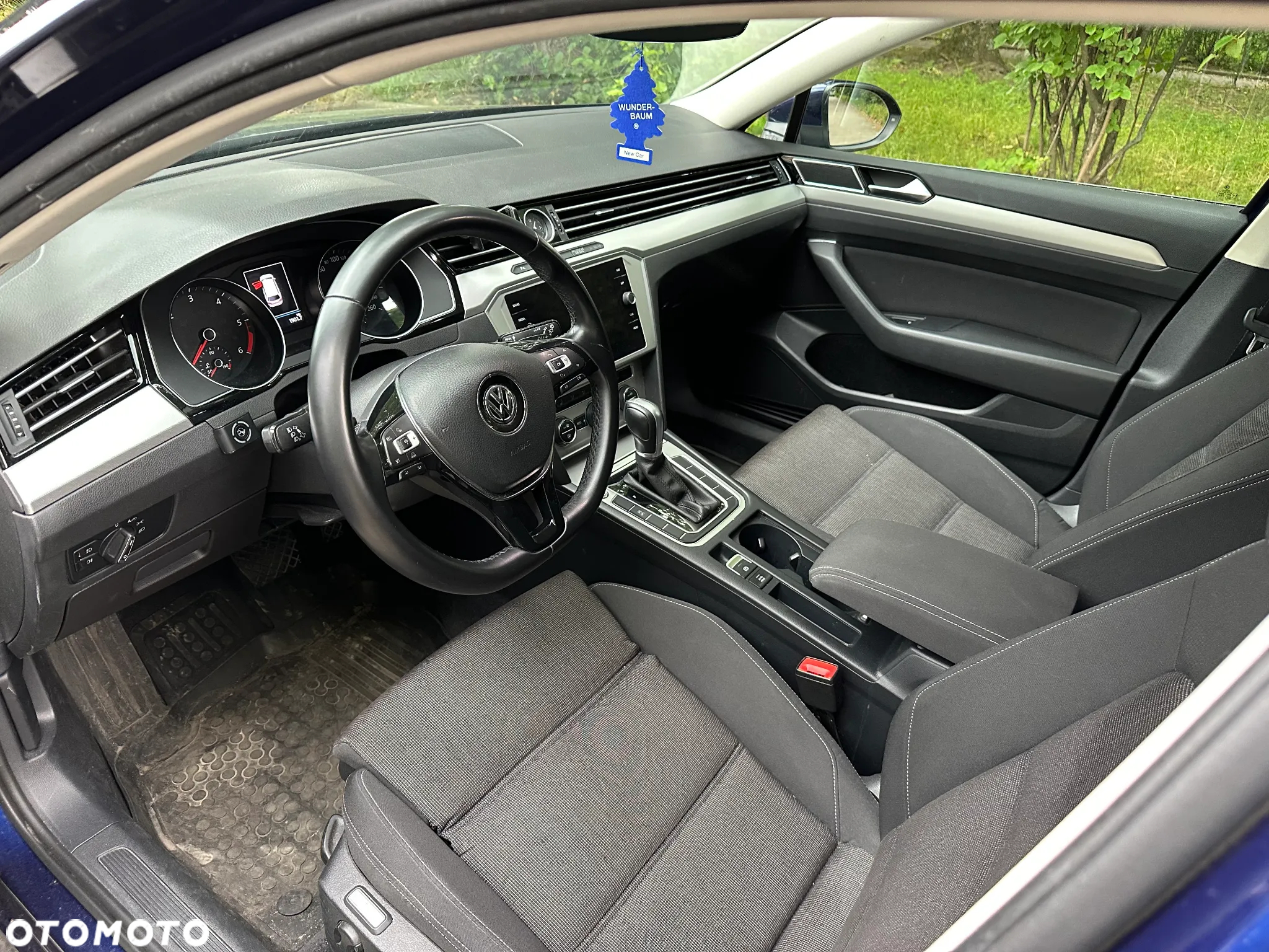 Volkswagen Passat - 4