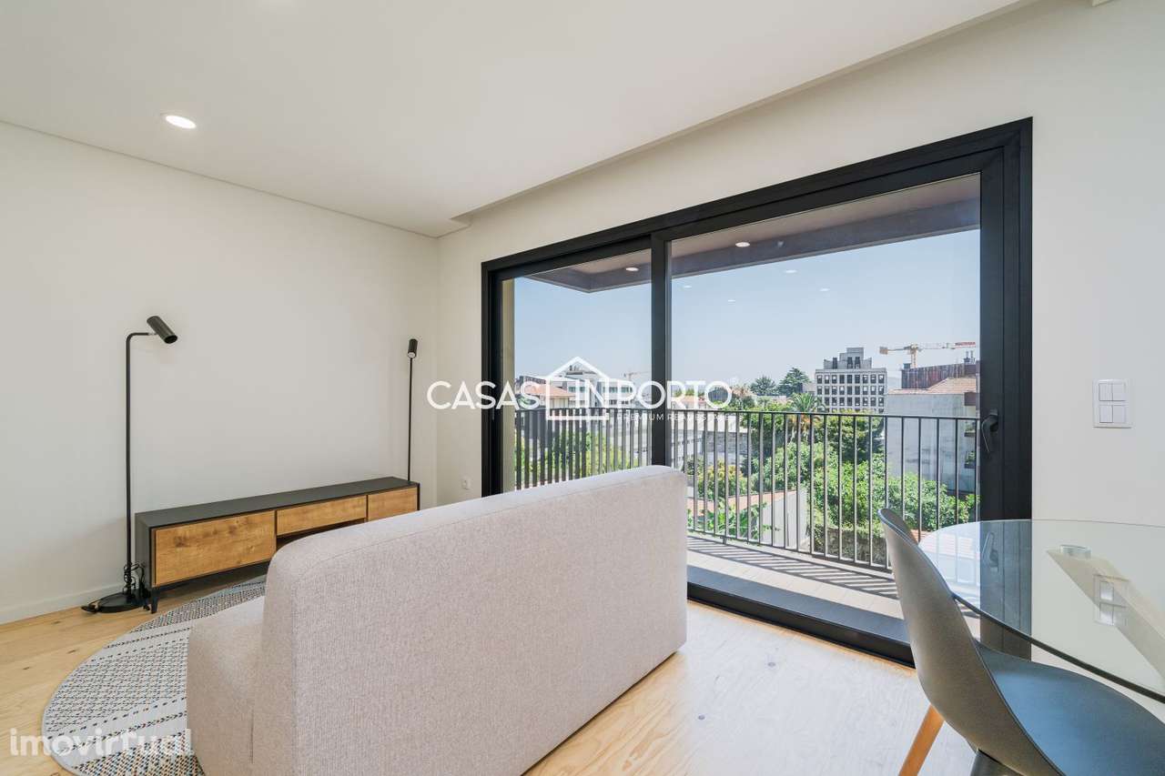 Apartamento com varanda no centro do Porto - Grande imagem: 2/18
