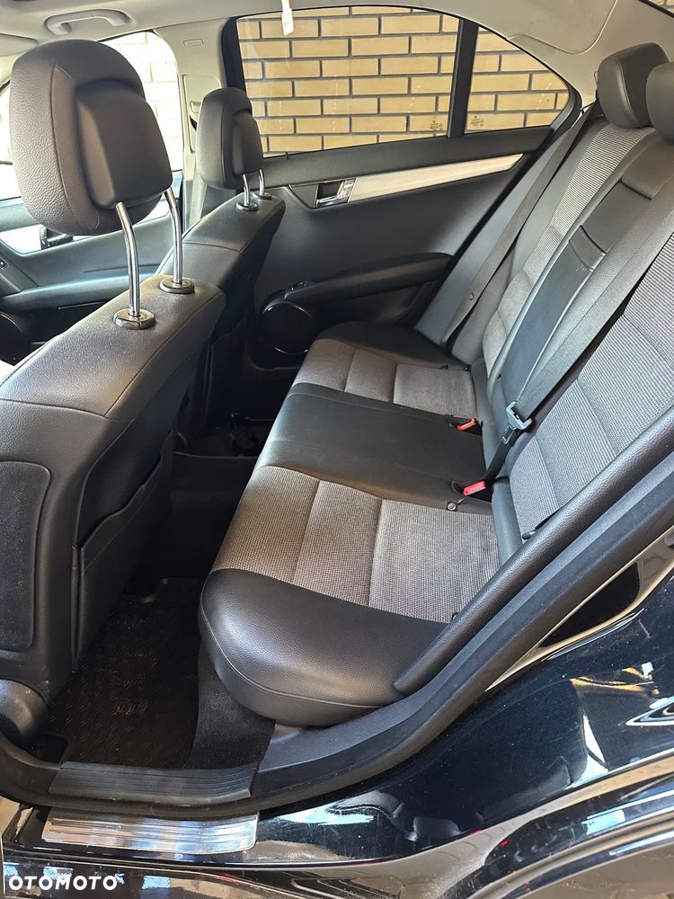 Mercedes-Benz Klasa C 180 CGI Automatik BlueEFFICIENCY Avantgarde - 9