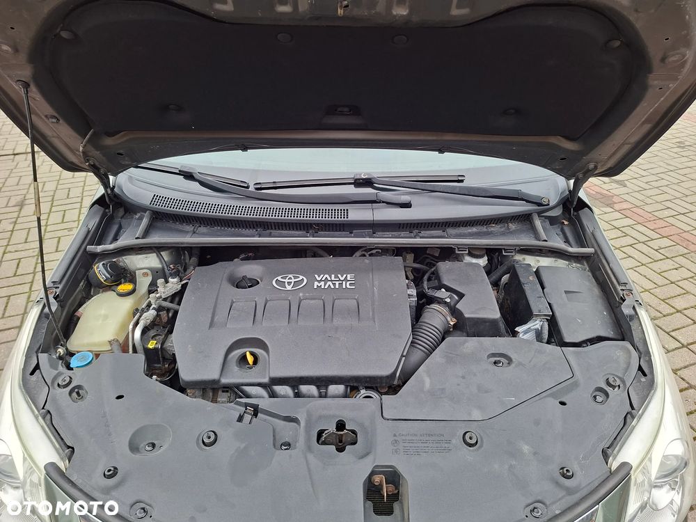 Toyota Avensis 2.0 Sol plus NAVI - 17