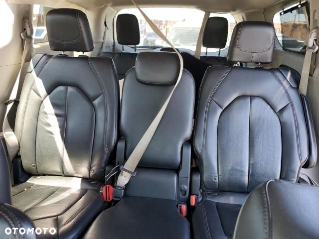 Chrysler Pacifica - 7