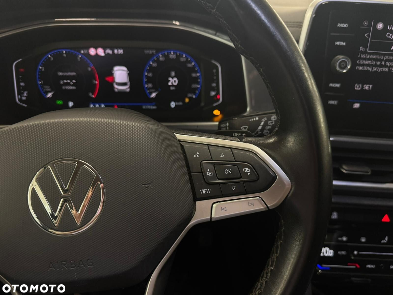 Volkswagen T-Roc - 12
