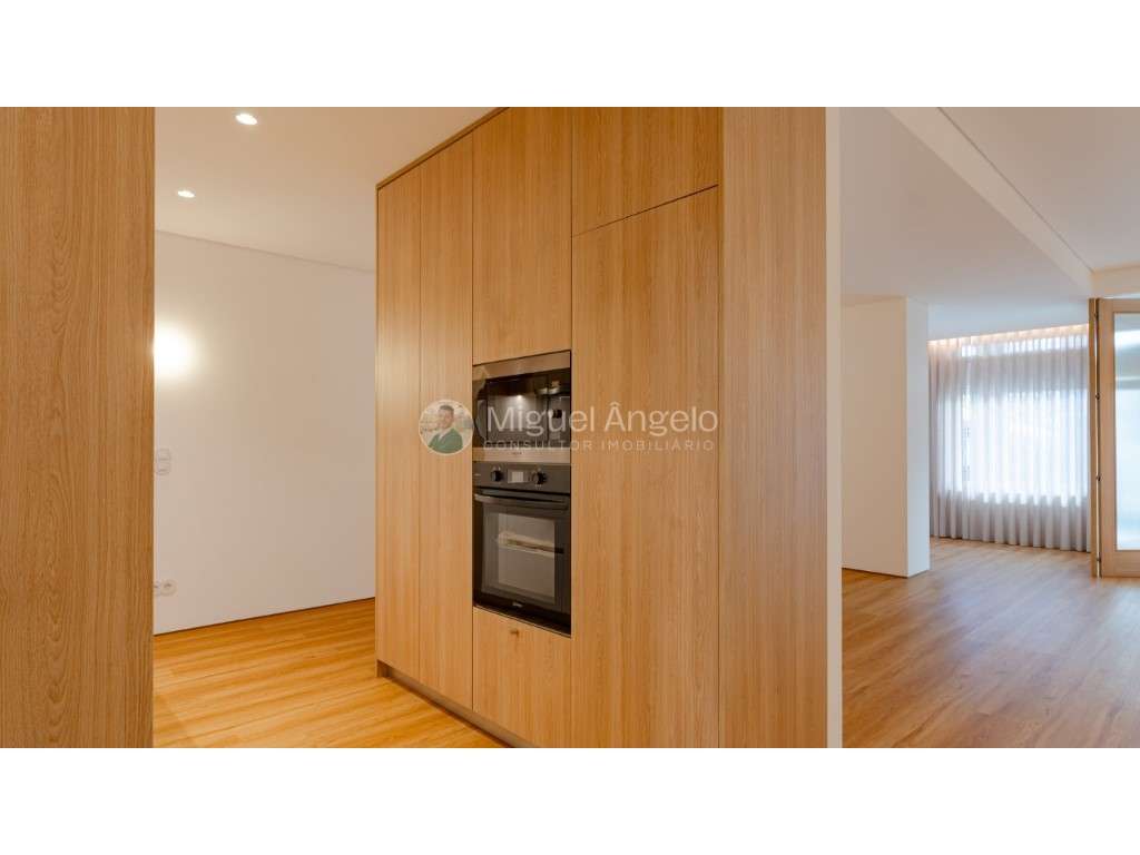 APARTAMENTO T3 COM 150 M² E DUAS SUÍTES | CENTRO DE GONDOMAR - Grande imagem: 4/29