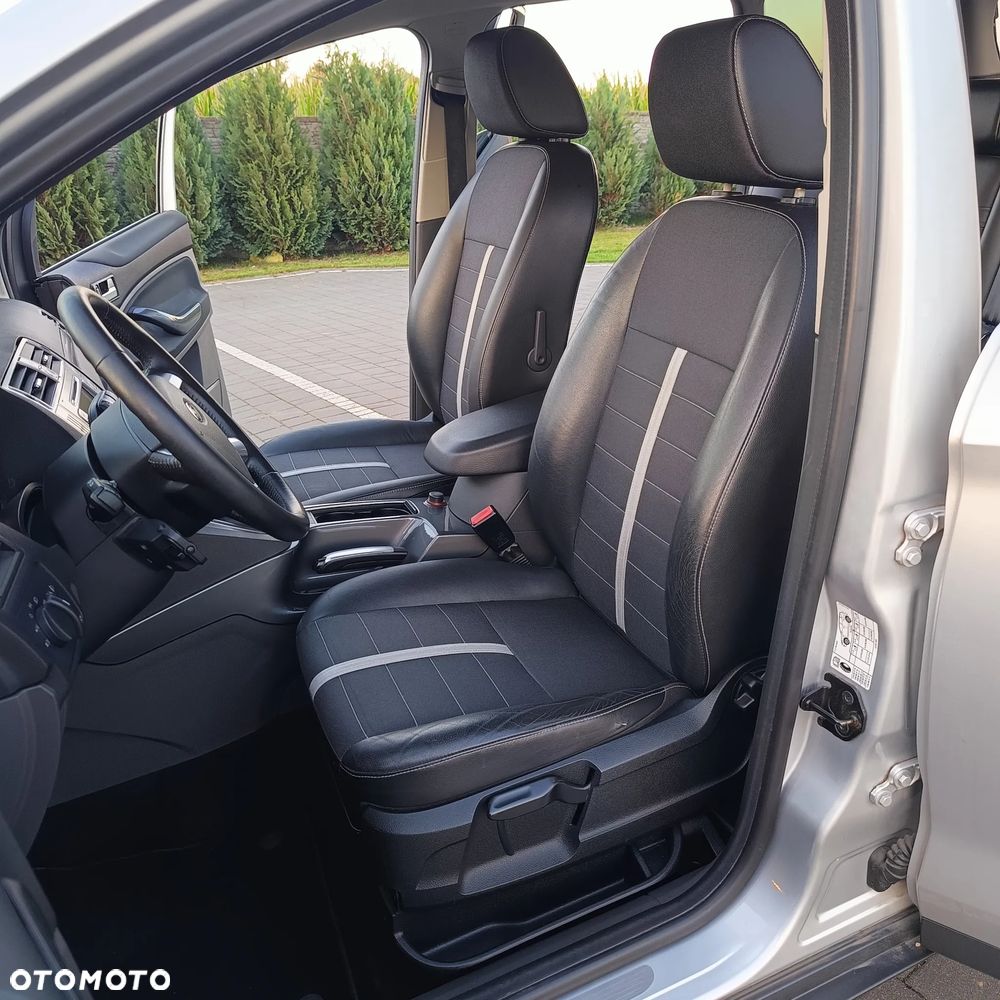 Ford Kuga 2.0 TDCi 2x4 Titanium - 16