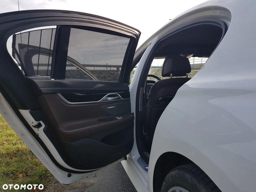BMW Seria 7 750i xDrive - 9