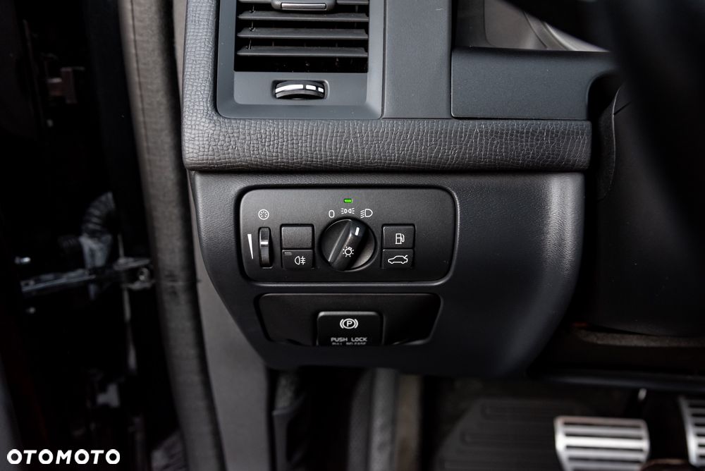 Volvo XC 60 T6 AWD R-Design - 27