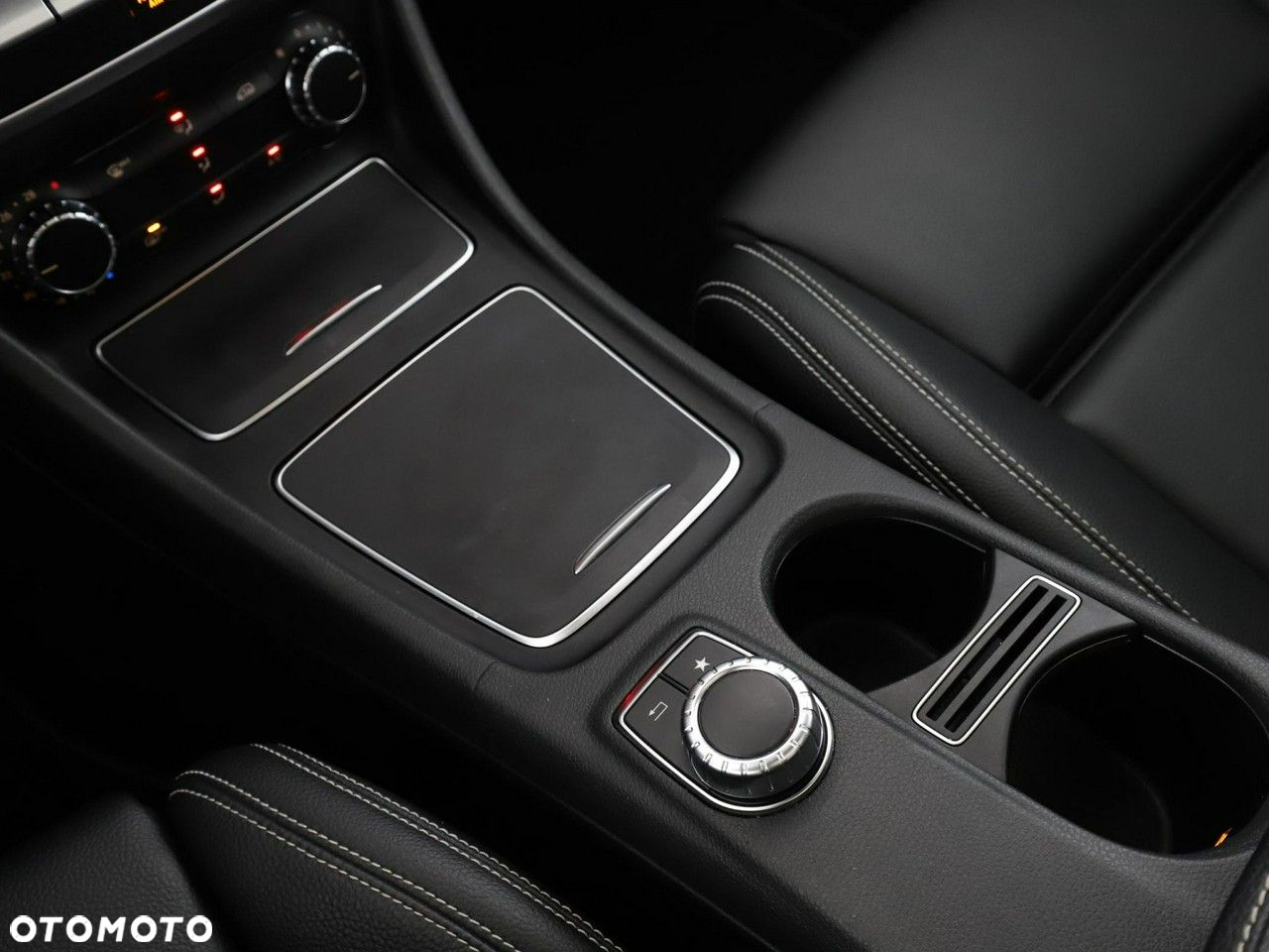 Mercedes-Benz GLA 180 7G-DCT UrbanStyle Edition - 27