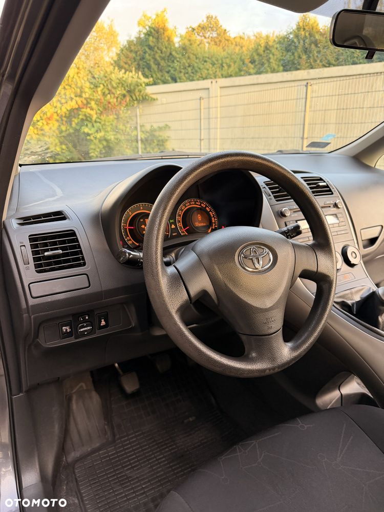 Toyota Auris - 5