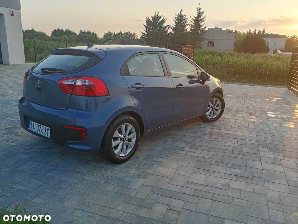 Kia Rio 1.2 L - 6