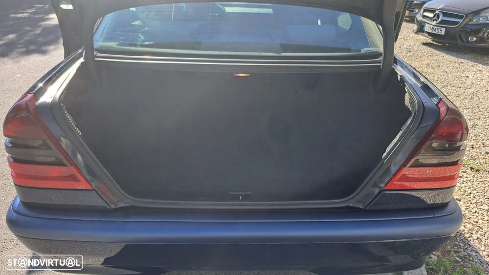 Mercedes-Benz C 180 Classic - 33