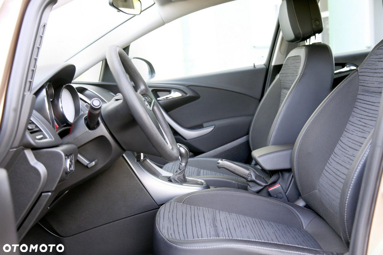 Opel Astra IV 2.0 CDTI Cosmo - 12